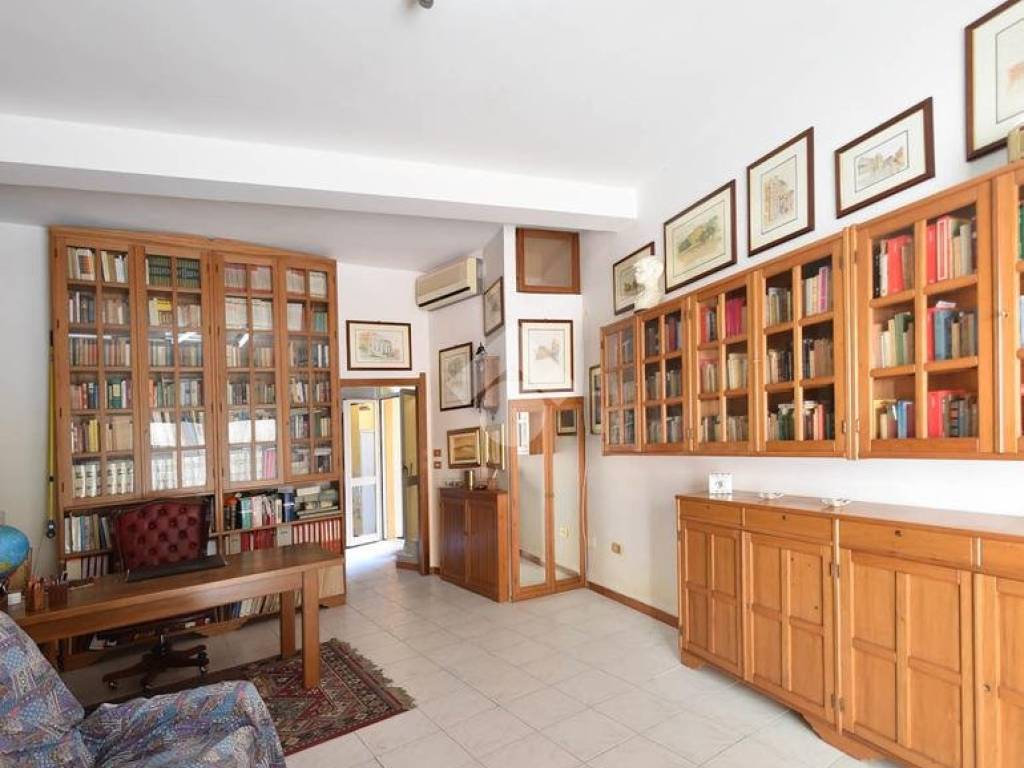 appartamento in vendita a Cagliari in zona Villanova