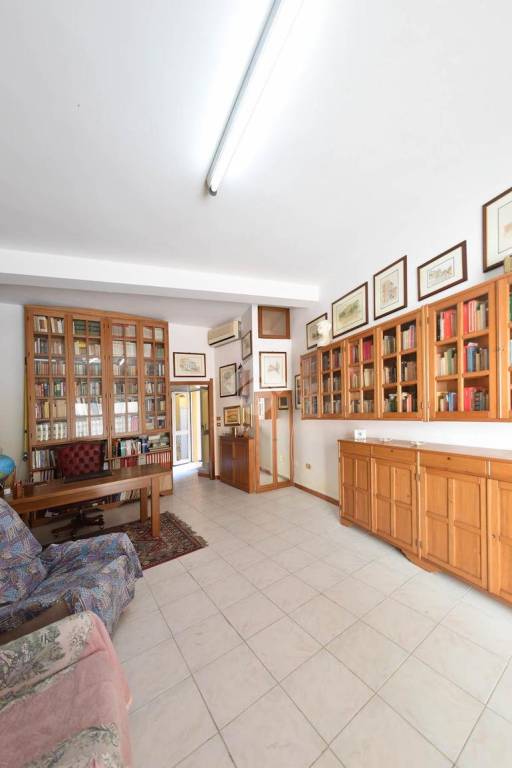 appartamento in vendita a Cagliari in zona Villanova