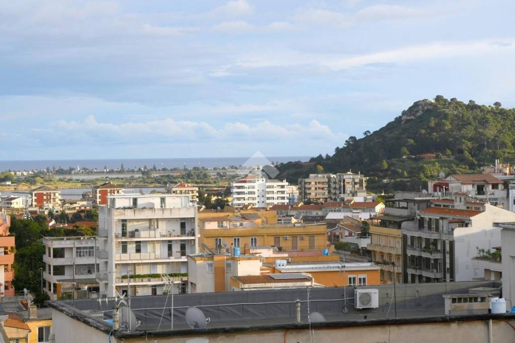 appartamento in vendita a Cagliari in zona Genneruxi