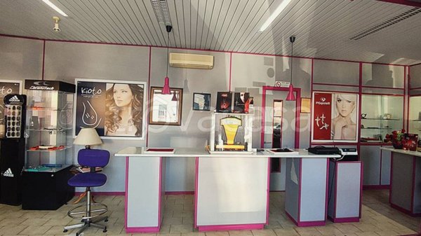 negozio in vendita a Cagliari in zona Tuvixeddu/Tuvumannu