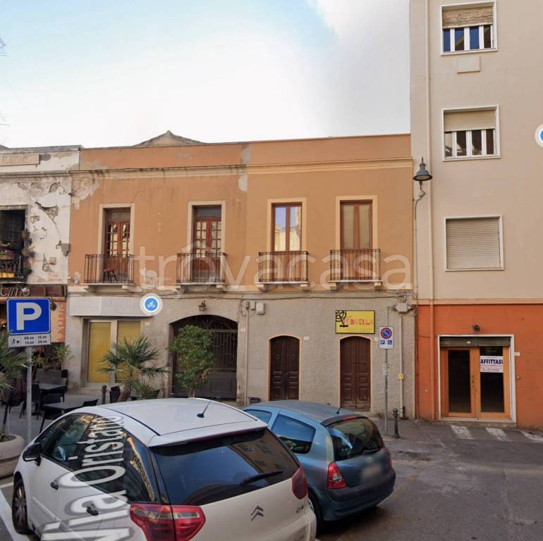 negozio in vendita a Cagliari in zona Villanova