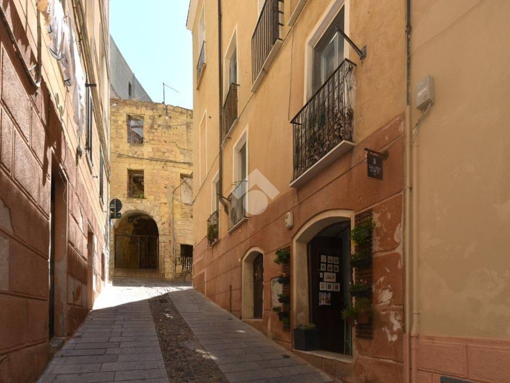 locale commerciale in vendita a Cagliari in zona Castello