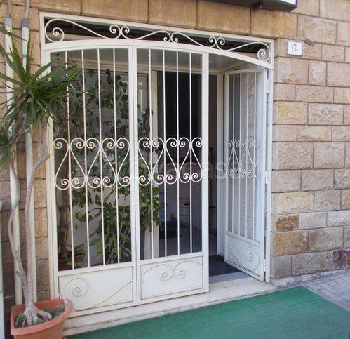 negozio in vendita a Cagliari in zona La Vega