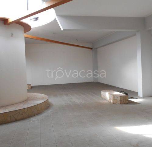 negozio in vendita a Cagliari in zona Pirri