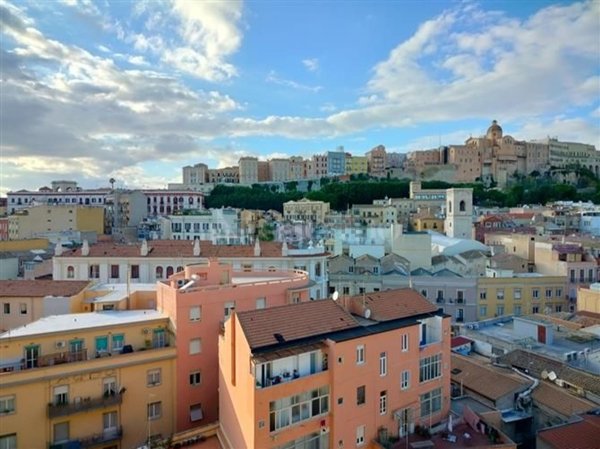 appartamento in vendita a Cagliari in zona Villanova