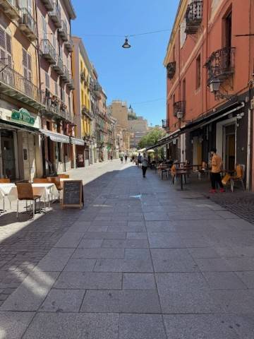 negozio in vendita a Cagliari in zona Stampace/Punici