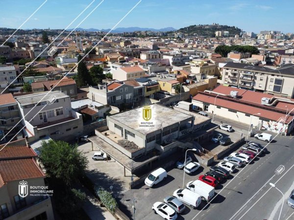 negozio in vendita a Cagliari in zona Pirri
