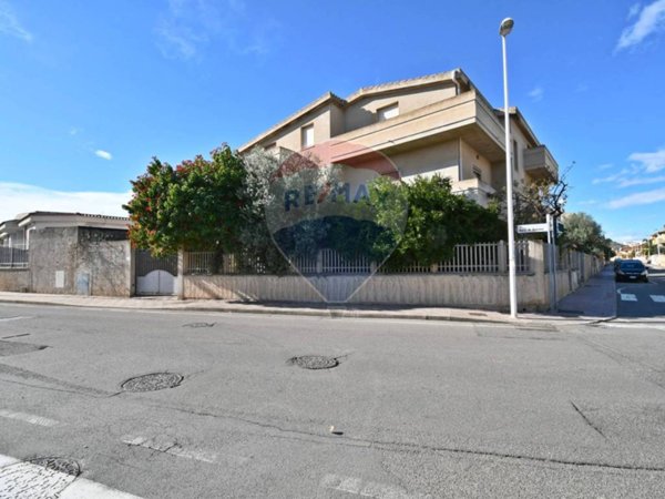 appartamento in vendita a Cagliari in zona Pirri