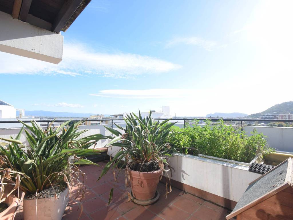 appartamento in vendita a Cagliari in zona Genneruxi