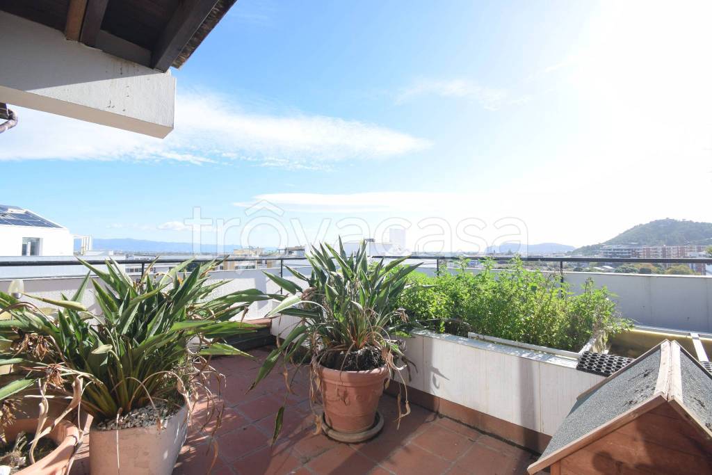 appartamento in vendita a Cagliari in zona Genneruxi