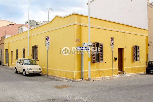 casa indipendente in vendita a Cagliari in zona Pirri