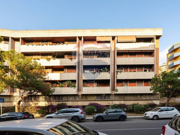 ufficio in vendita a Cagliari in zona Bonaria