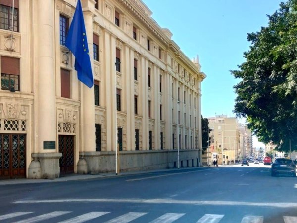 negozio in vendita a Cagliari in zona Villanova