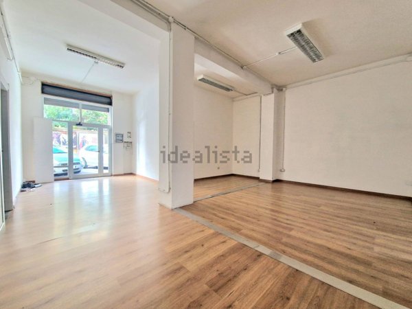 locale commerciale in vendita a Cagliari in zona Tribunale