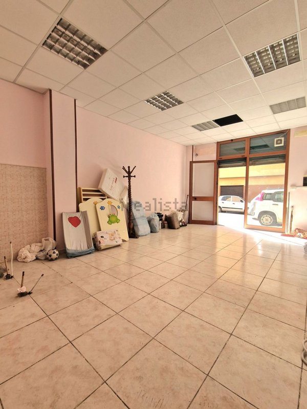locale commerciale in vendita a Cagliari in zona Is Mirrionis/San Michele