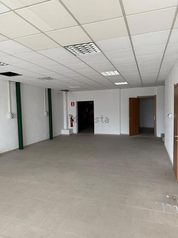 locale commerciale in vendita a Cagliari