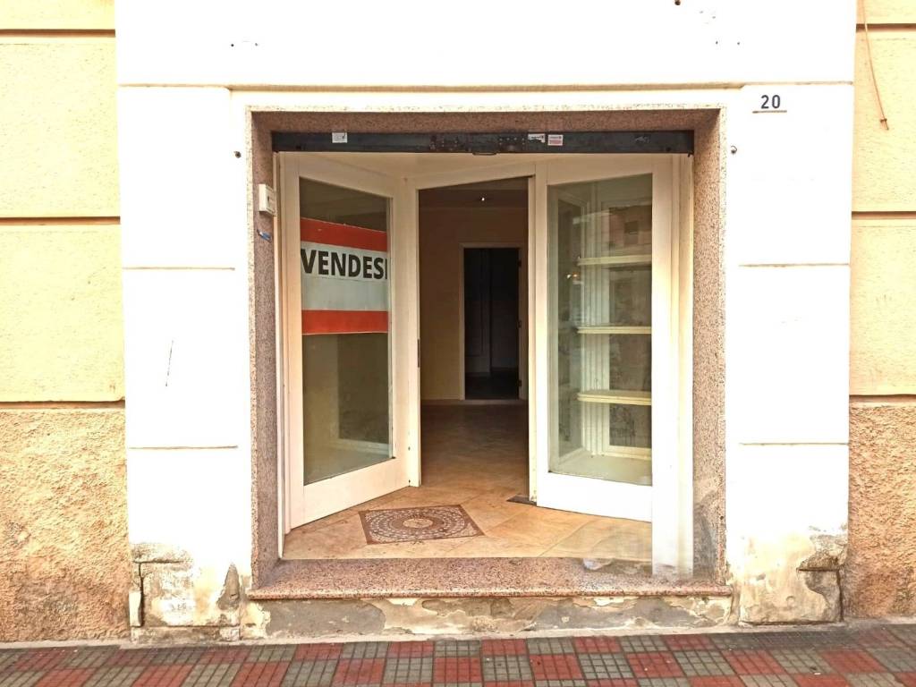 negozio in vendita a Cagliari in zona San Benedetto