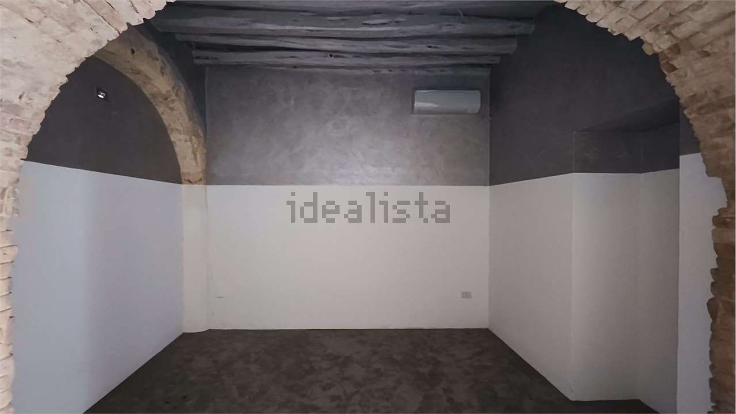 locale commerciale in vendita a Cagliari in zona Villanova