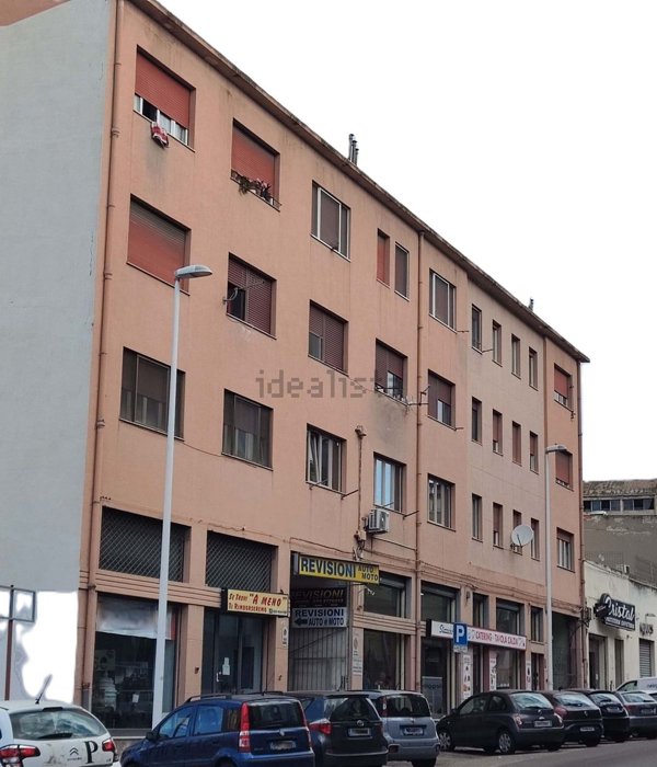 locale commerciale in vendita a Cagliari