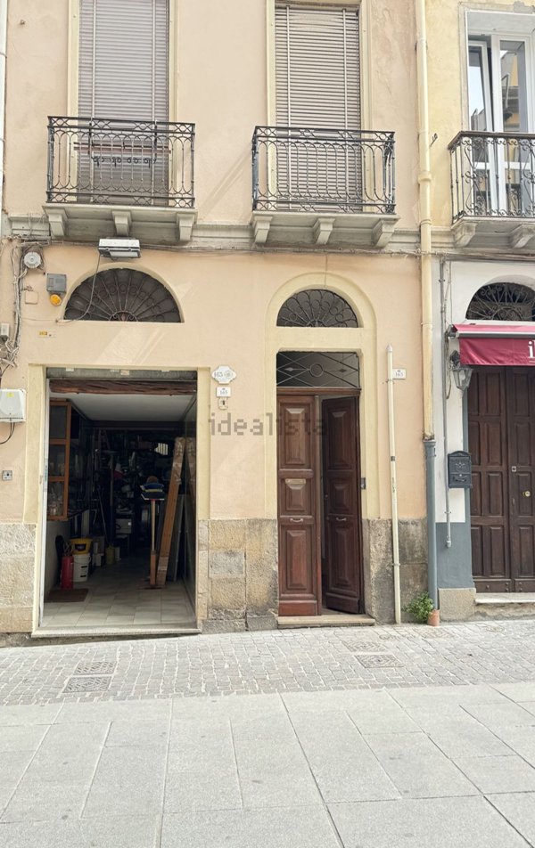 locale commerciale in vendita a Cagliari in zona Stampace/Punici