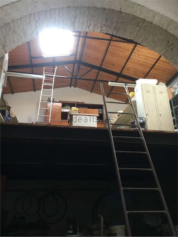 locale di sgombero in vendita a Cagliari in zona Pirri