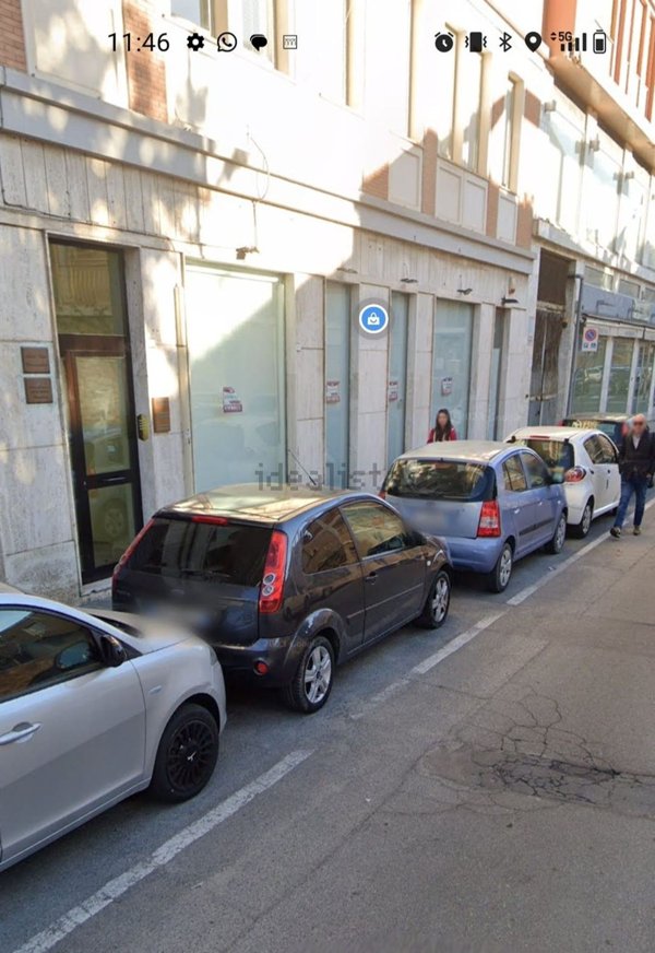 locale commerciale in vendita a Cagliari