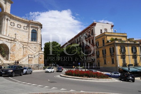 locale commerciale in vendita a Cagliari in zona Villanova
