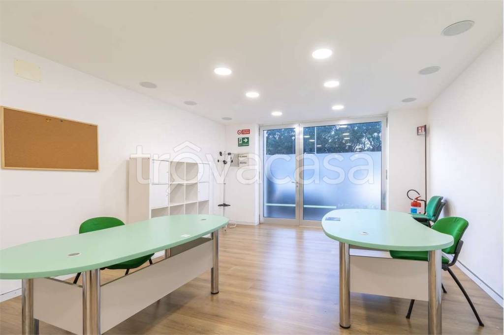 negozio in vendita a Cagliari in zona San Benedetto