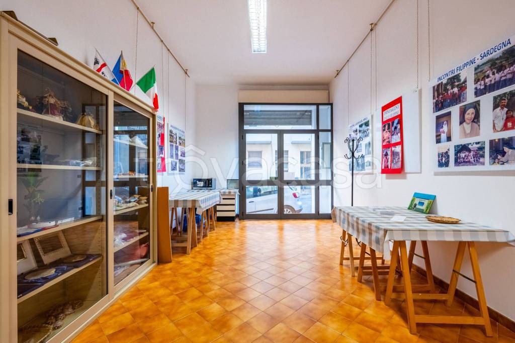locale commerciale in vendita a Cagliari in zona Is Mirrionis/San Michele