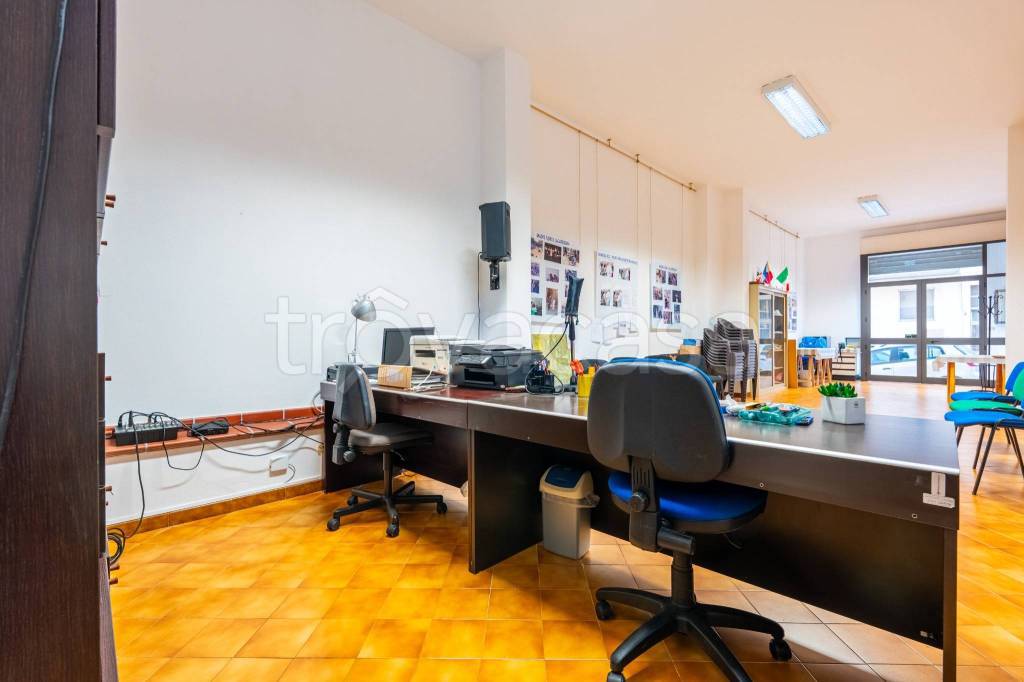 locale commerciale in vendita a Cagliari in zona Is Mirrionis/San Michele