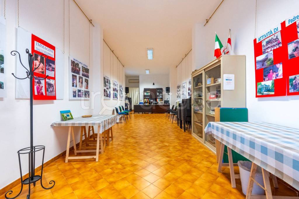 locale commerciale in vendita a Cagliari in zona Is Mirrionis/San Michele