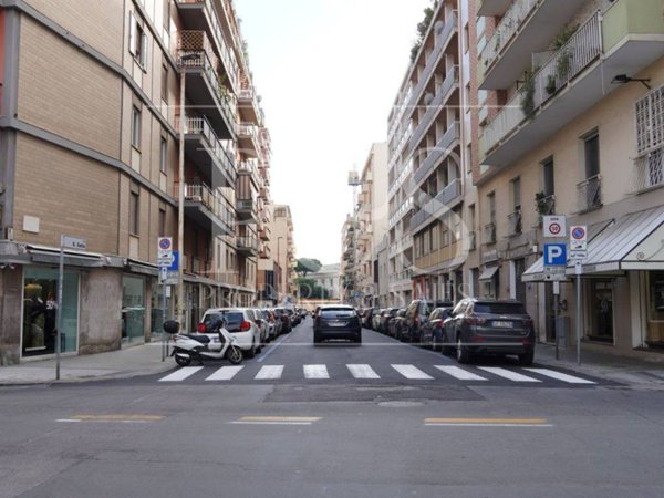 negozio in vendita a Cagliari in zona Villanova