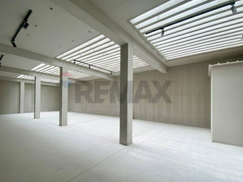 negozio in vendita a Cagliari in zona Monte Urpinu