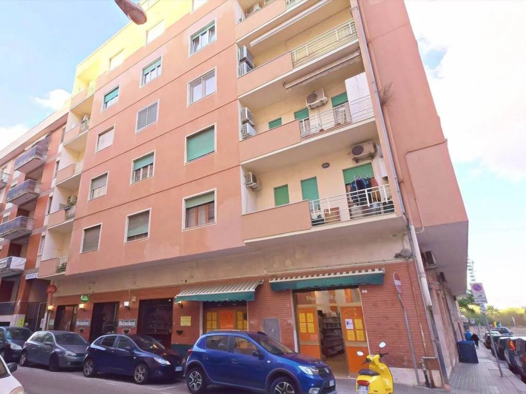 negozio in vendita a Cagliari in zona Is Mirrionis/San Michele