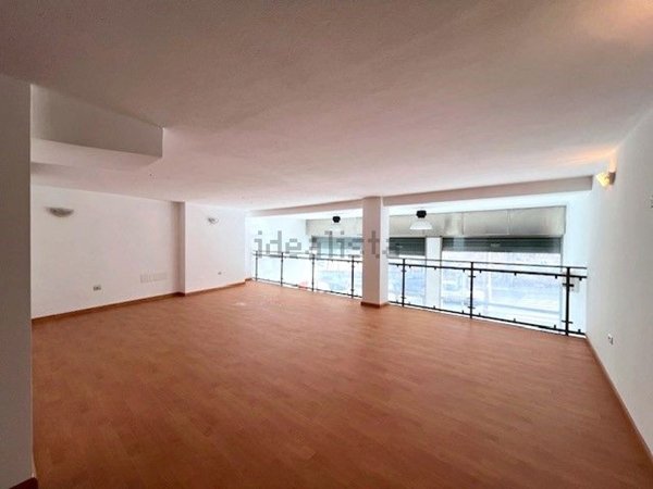 locale commerciale in vendita a Cagliari