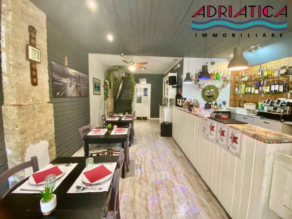 negozio in vendita a Cagliari in zona Marina