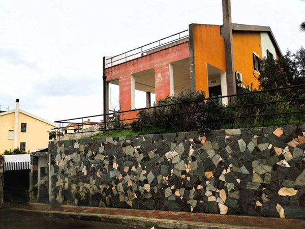 casa indipendente in vendita a Cagliari in zona Pirri