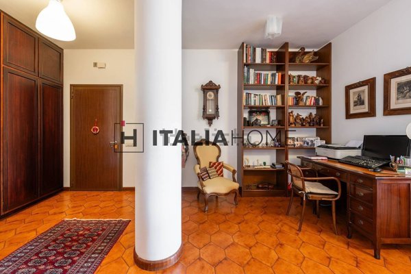 appartamento in vendita a Cagliari in zona Bonaria