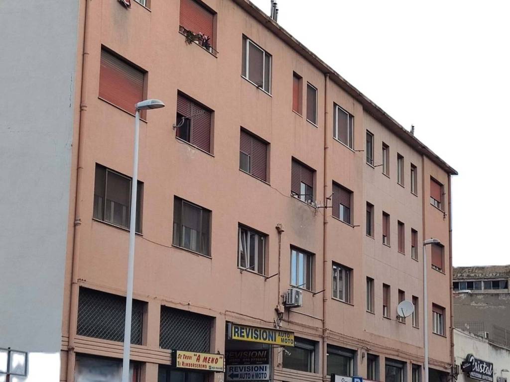 negozio in vendita a Cagliari in zona Sant'Avendrace