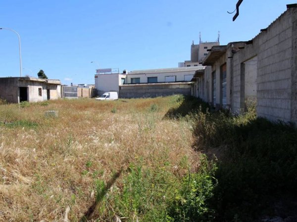 negozio in vendita a Cagliari in zona Sant'Avendrace