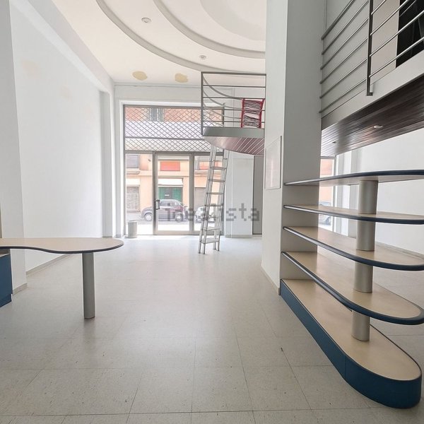 locale commerciale in vendita a Cagliari