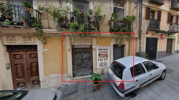 negozio in vendita a Cagliari in zona Marina