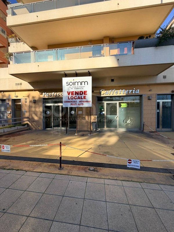 locale commerciale in vendita a Cagliari