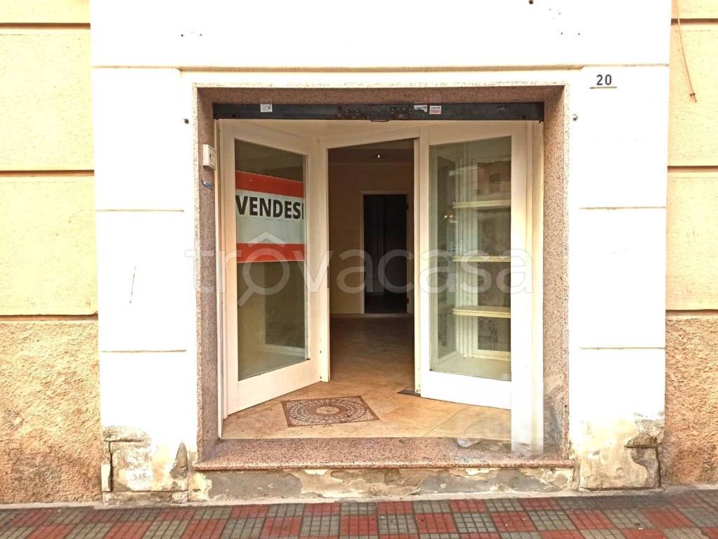 negozio in vendita a Cagliari in zona San Benedetto