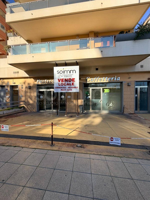 locale commerciale in vendita a Cagliari