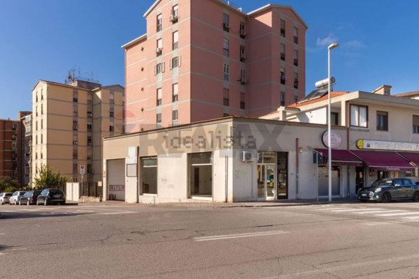 locale commerciale in vendita a Cagliari in zona Is Mirrionis/San Michele