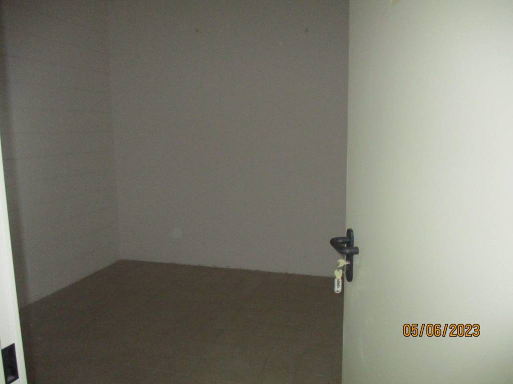 locale commerciale in vendita a Cagliari in zona Tuvixeddu/Tuvumannu