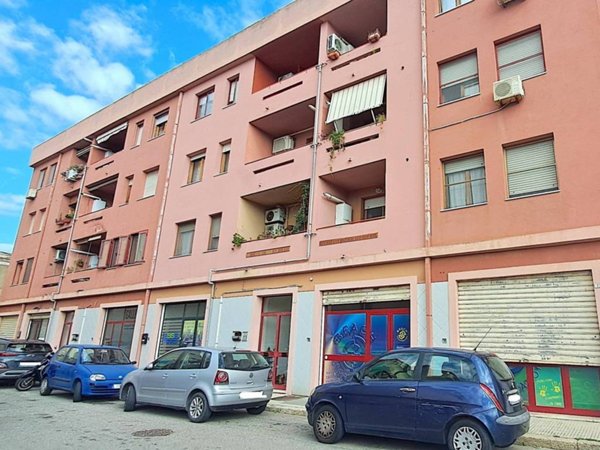 negozio in vendita a Cagliari in zona Sant'Avendrace