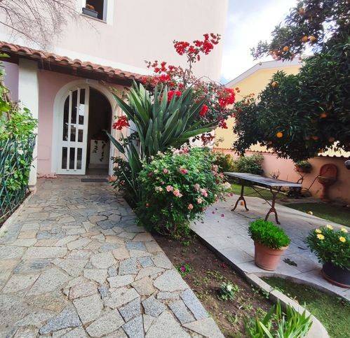 appartamento in vendita a Cagliari in zona Pirri