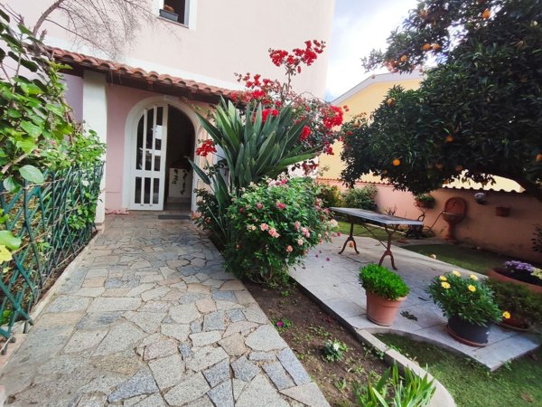 appartamento in vendita a Cagliari in zona Pirri